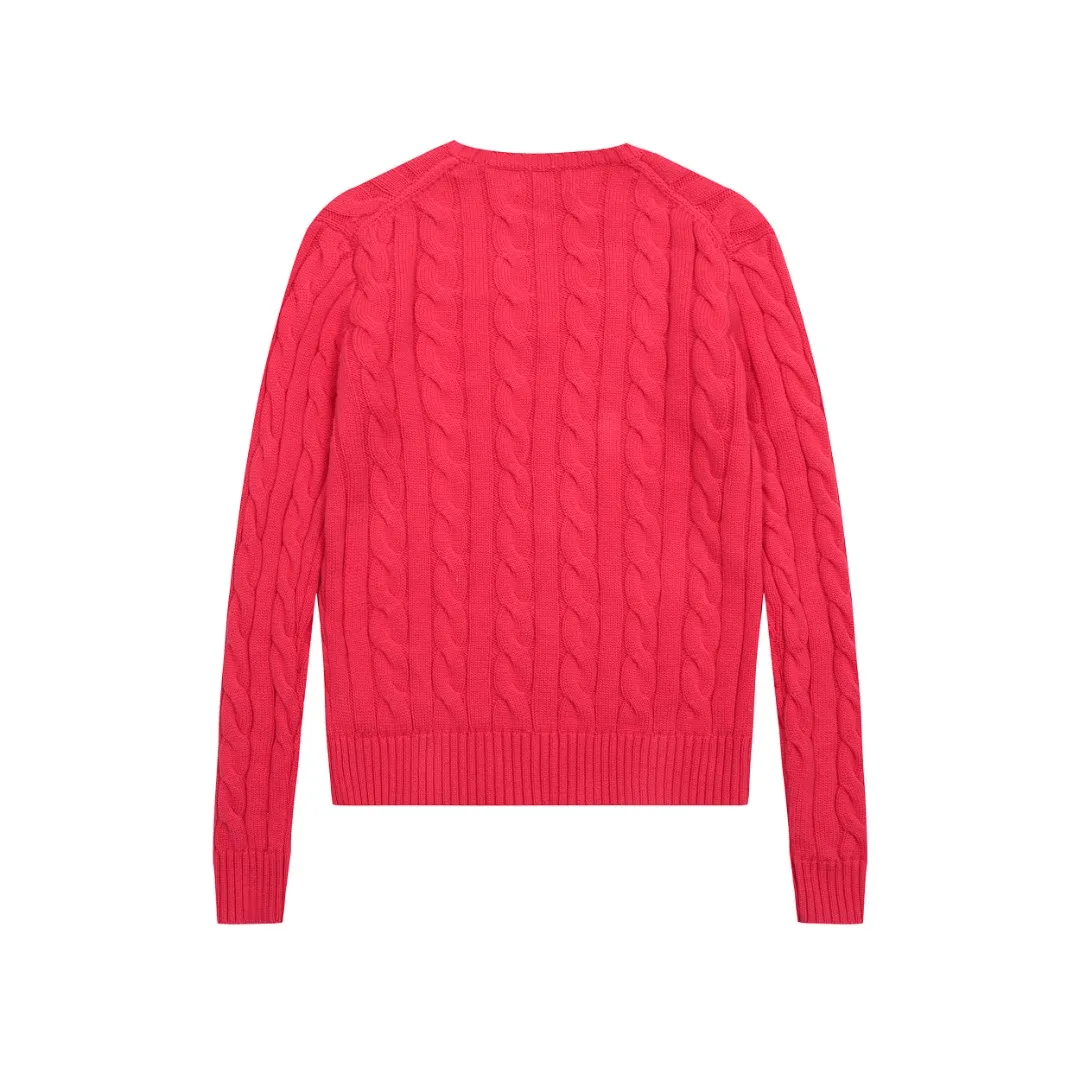 P210 Top quality" Style number: DS019# [Ralph Lauren V-neck solid color pony embroidered logo hemp flower knitted sweater] ✅Ralph Lauren Ralph Lauren goddess slim basic classic V-neck hemp flower pullover sweater ✅Main supplier platform live broadcast Wholesale entity Replacement when out of stock Not removed from the shelves ✅ZP quality 1:1 version Scan the code to enter the GF website Counter quality ✅Detailed quality The only one in Guangzhou Imported quality cotton yarn Mainly high-end Value for money, good quality, needless to say, ✅Simple upper body, easy to match, ootd must-have, good-looking clothes are never picky, a must-have in the goddess’ wardrobe, recommended Size: S-L Color: black, off-white, gray, navy blue, khaki, pink, light blue, rose red, brown, Chinese red